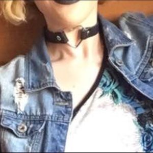 Black heart O ring choker